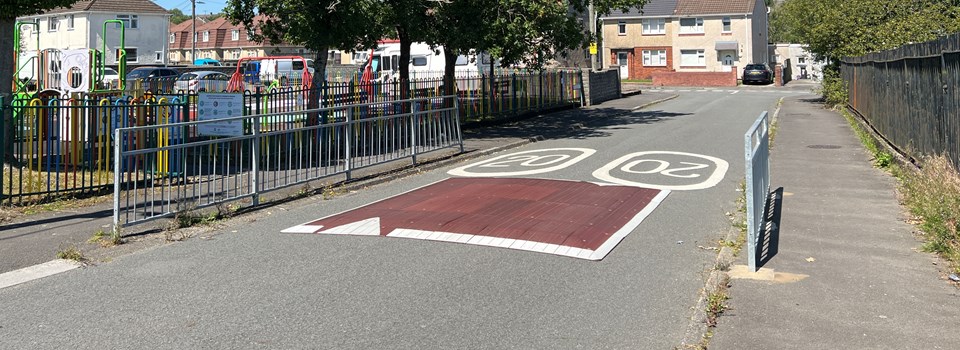 Red_Traficop_Raised_Rubber_Table_Speed_Bumps_Traffic_Calming_Rediweld_Traffic