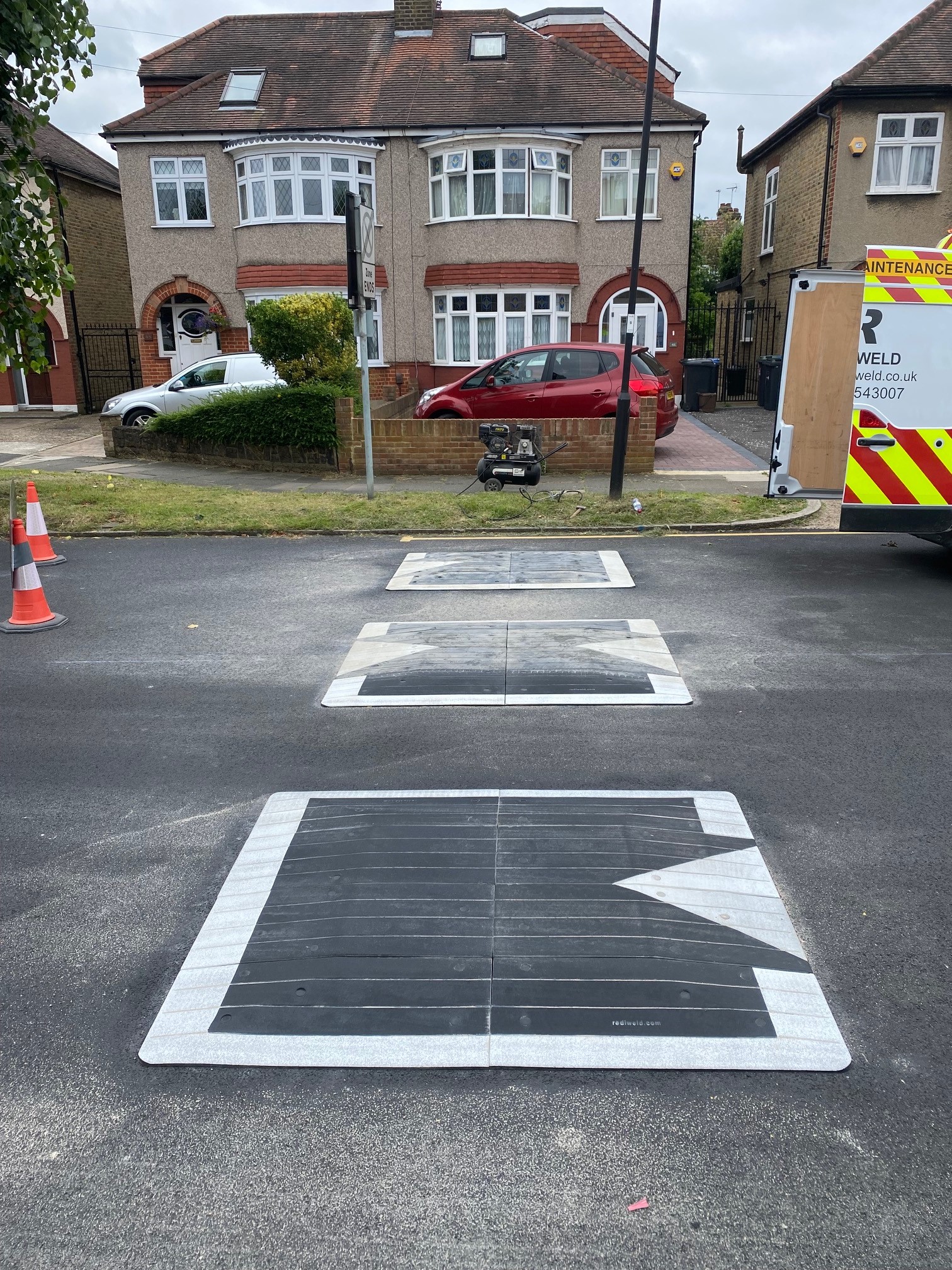 Traficop_Speed_Cushions_Black_White_Markings_Rediweld_Traffic_3