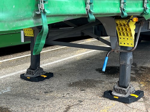 TrailerPad under the landing gear